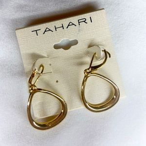 Tahari good color earrings